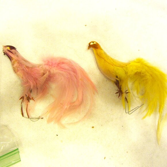 VTG PAIR OF ROOSTER ORNAMENTS 1 PINK 1 YELLOW, VERY CUTE - Picture 1 of 3